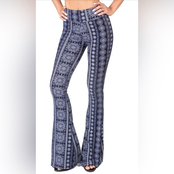 SATINA High-Waisted Flare Leggings - Picture 5 of 15